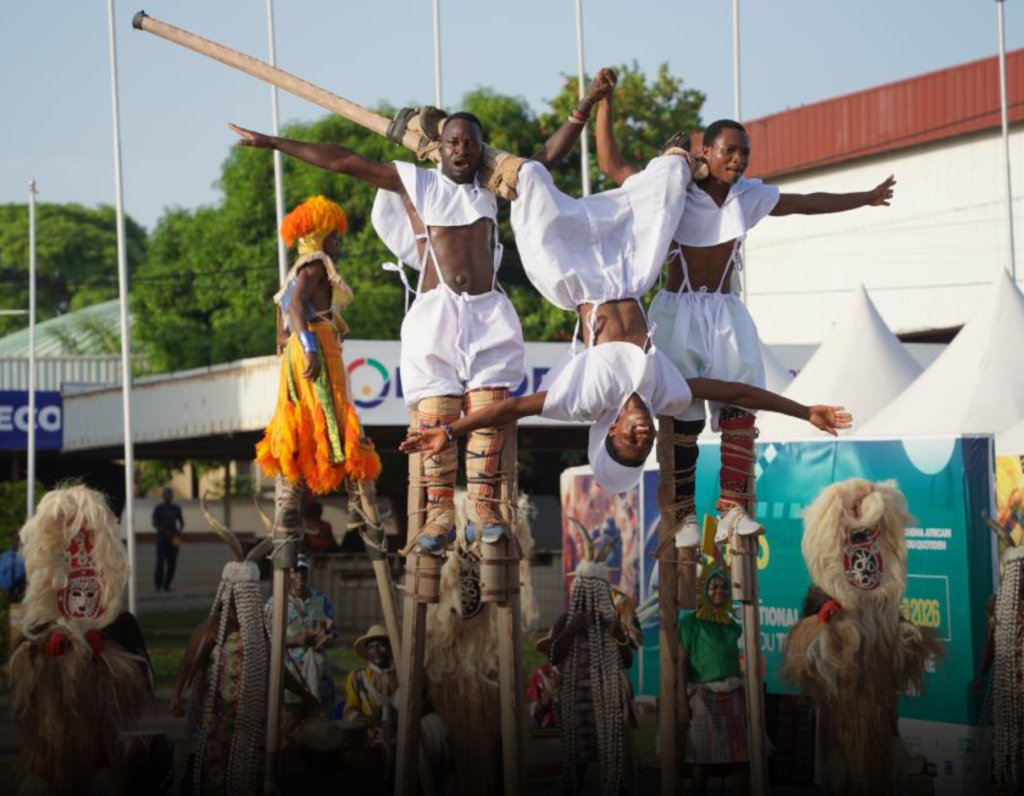 𝑰𝑴𝑨𝑮𝑬: 𝑇ℎ𝑖𝑠 𝑝𝑖𝑐𝑡𝑢𝑟𝑒 𝑠ℎ𝑜𝑤𝑠 𝑎 𝑝𝑒𝑟𝑓𝑜𝑟𝑚𝑎𝑛𝑐𝑒 𝑎𝑡 𝑡ℎ𝑒 𝑜𝑝𝑒𝑛𝑖𝑛𝑔 𝑐𝑒𝑟𝑒𝑚𝑜𝑛𝑦 𝑜𝑓 𝑡ℎ𝑒 𝑛𝑖𝑛𝑡ℎ 𝑇𝑜𝑔𝑜 𝐼𝑛𝑡𝑒𝑟𝑛𝑎𝑡𝑖𝑜𝑛𝑎𝑙 𝐹𝑖𝑙𝑚 𝐹𝑒𝑠𝑡𝑖𝑣𝑎𝑙 𝑎𝑛𝑑 𝐶ℎ𝑖𝑛𝑎 𝐹𝑖𝑙𝑚 𝑊𝑒𝑒𝑘 𝑖𝑛 𝐿𝑜𝑚𝑒, 𝑐𝑎𝑝𝑖𝑡𝑎𝑙 𝑜𝑓 𝑇𝑜𝑔𝑜.